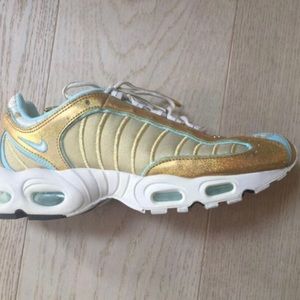 Air max Gold and turquoise